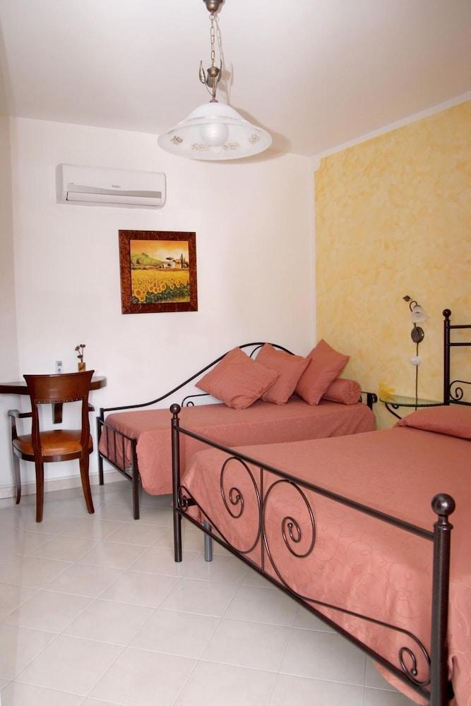 Rabbit Guest House Аджерола Екстериор снимка